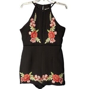 NFS She & Sky Roses are Red Razorback Crochet Black Key hole Zip Back Short  M